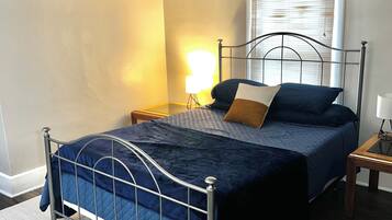 1 bedroom, desk, free WiFi, bed sheets