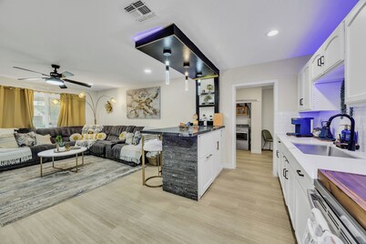 Modern 4BR Retreat w/ Pool in sunny Phoenix