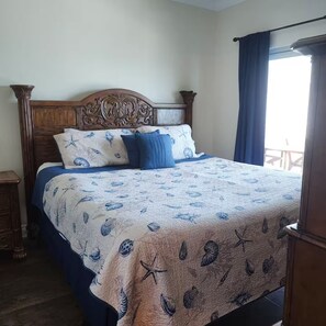 2 bedrooms, iron/ironing board, free WiFi, bed sheets - Fun in the sun (Gulf Shores)