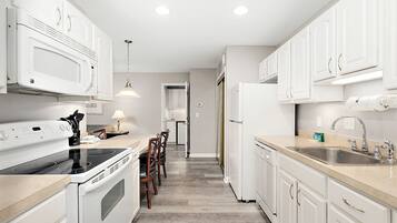Coffee/tea maker, fridge, microwave, oven