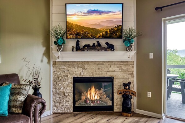Smart TV, fireplace