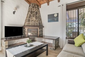 TV, fireplace, stereo