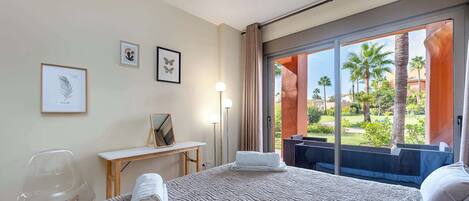 2 室のベッドルーム、アイロン / アイロン台、WiFi、ベッドシーツ