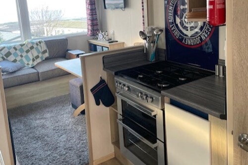 Cabin - Sleeps 4 - Pets Ok - Balcony - Parking