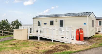 Cabin - Sleeps 4 - Pets Ok - Balcony - Parking