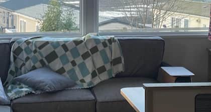 Cabin - Sleeps 4 - Pets Ok - Balcony - Parking