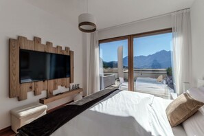 2 bedrooms, iron/ironing board