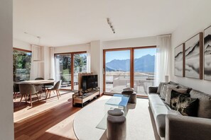 Living area - Exclusive Accommodation in the Alps (Laax Alpine Lodge) (Laax)
