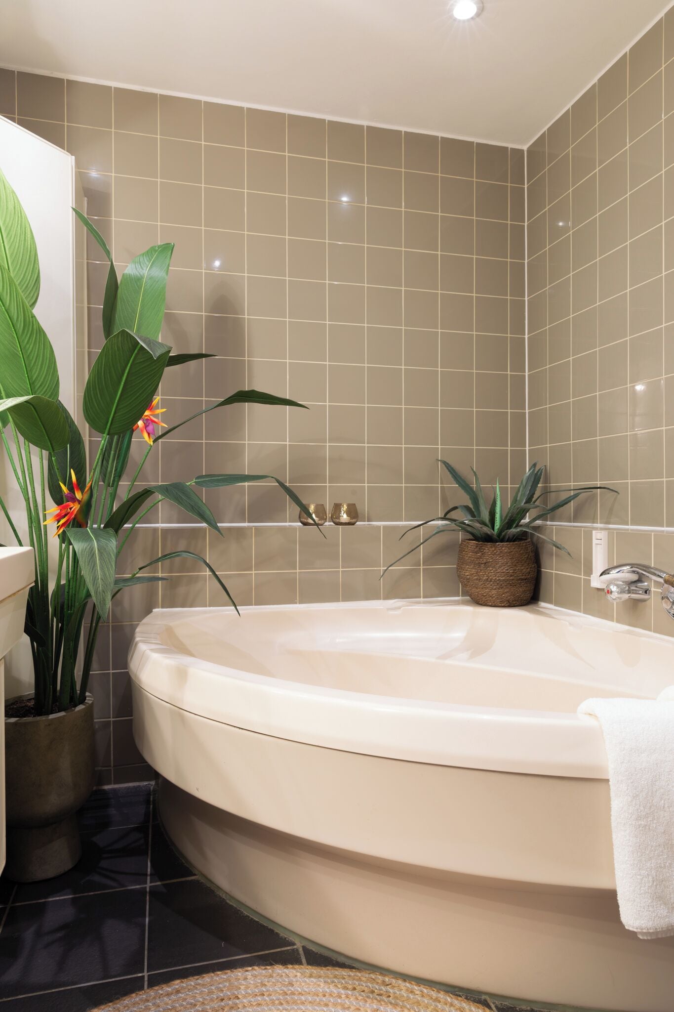 Dobbeltværelse - udsigt til have | Badeværelse | Gratis toiletartikler, håndklæder, Sæbe, Shampoo