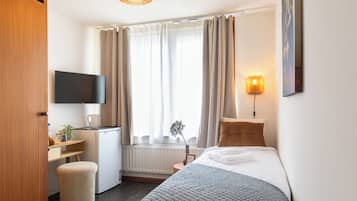 Eenpersoonskamer, patio, uitzicht op tuin | Een strijkplank/strijkijzer, gratis wifi