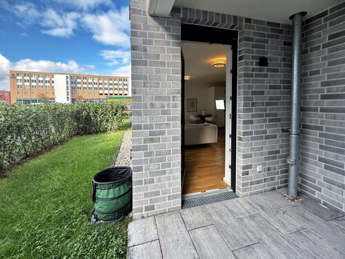 HolidayHome Apartments | Airport Deluxe Condo with Terrace