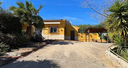 Villa in Alcaucin - Sleeps 4 - Pool - Parking