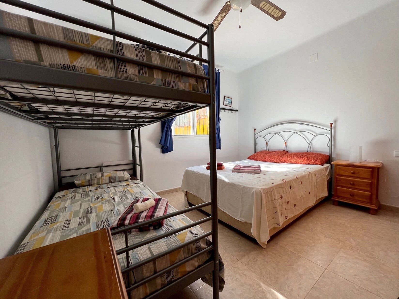 2 bilik tidur, seterika/papan seterika, Wi-fi percuma, cadar katil 