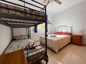 2 chambres, fer et planche à repasser, accès au Wi-Fi (inclus)