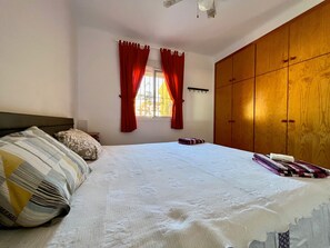 2 phòng ngủ, bàn ủi/dụng cụ ủi quần áo 