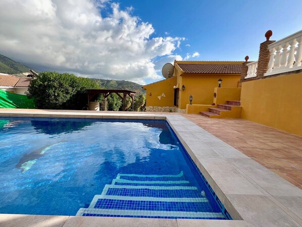 Indoor pool - Villa in Alcaucin - Sleeps 4 - Pool - Parking (Alcaucin)