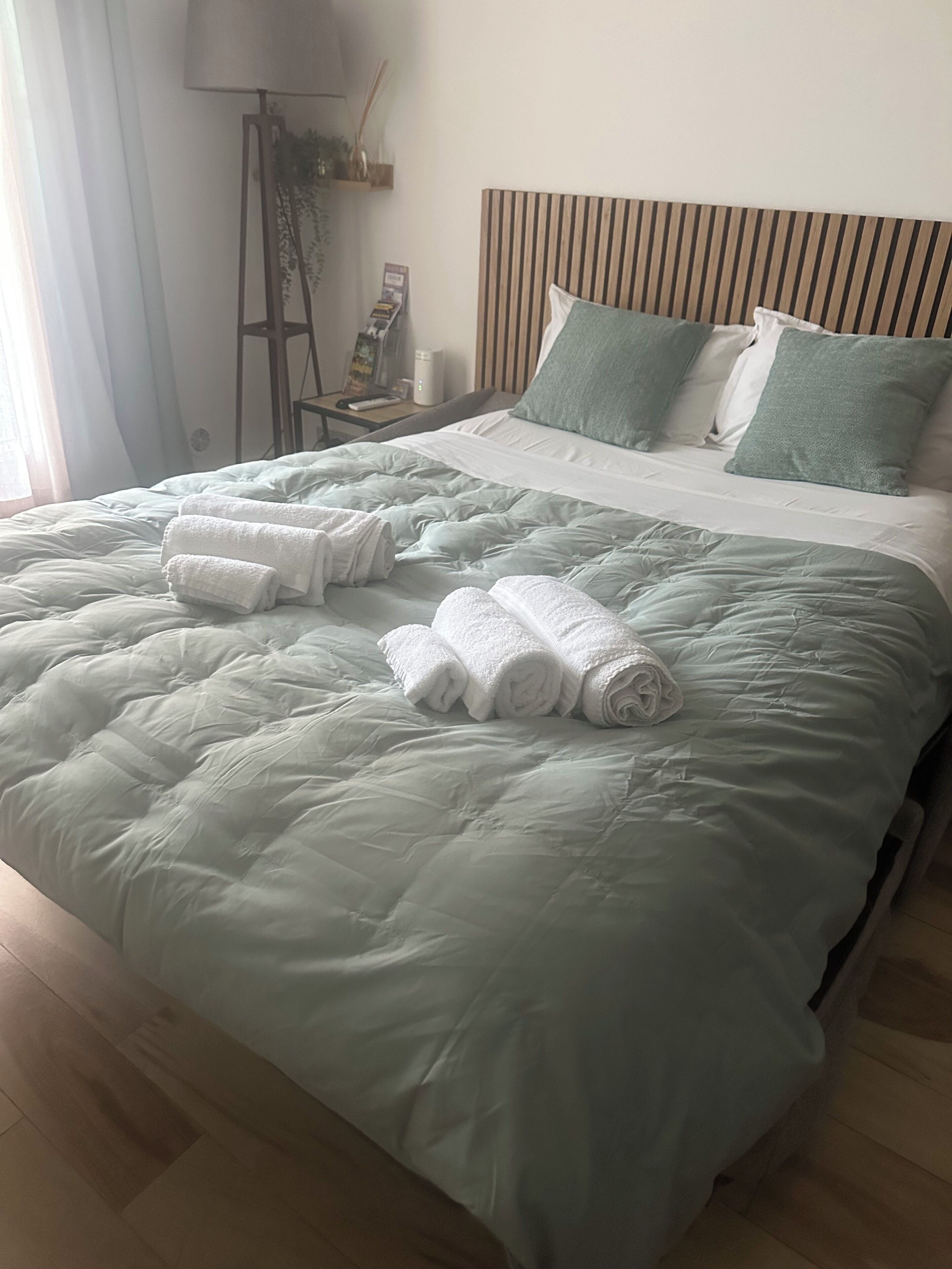 1 habitación, tabla de planchar con plancha, internet y ropa de cama 