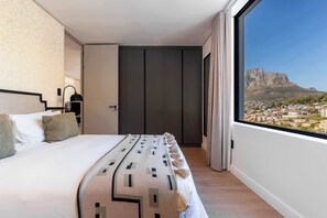 2 bedrooms, desk, iron/ironing board, WiFi