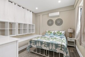 2 slaapkamers, een strijkplank/strijkijzer, internet, beddengoed