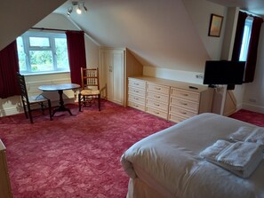 4 bedrooms, desk, iron/ironing board, travel cot