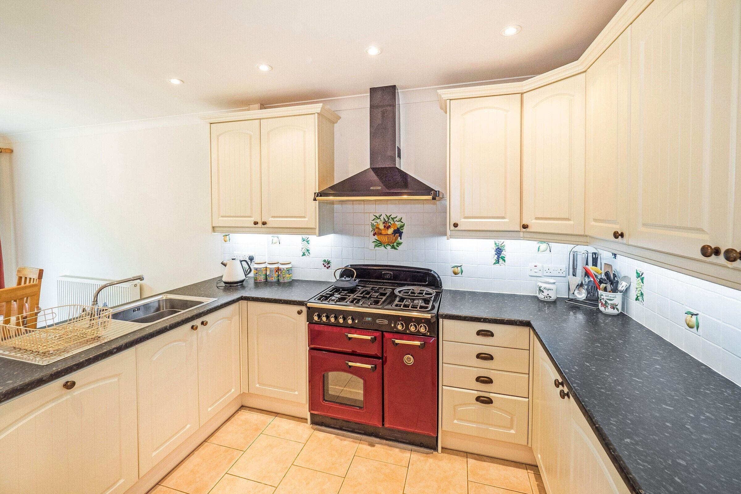 冰箱、微波炉、烤箱、炉灶