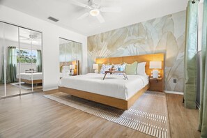 4 bedrooms, iron/ironing board, travel crib, free WiFi - Family Fun Resort Home! Heated Pool, Hot Tub, Pickleball & Arcades! 9 beds (Seminole)