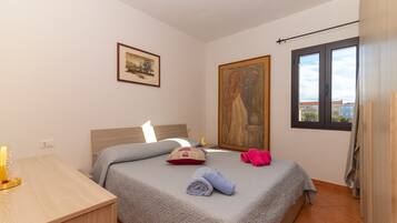 1 chambre, fer et planche Ă repasser, Wi-Fi, draps fournis