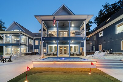 Heated Pool! MiniGolf! Hot Tub! Fire Pit! Lakefront!