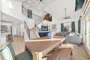 Interior - Heated Pool! MiniGolf! Hot Tub! Fire Pit! Lakefront! (Hot Springs)