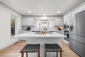 Microonde, forno, piano cottura, lavastoviglie