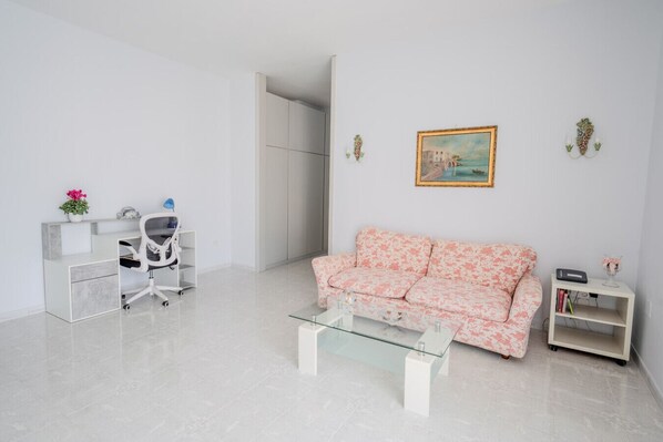 TV - MARINELLI HOUSE - Song'Parthenope - Naples (Napoli)