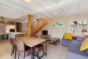 Interior - Holiday Home with Shared Pool, Wi-Fi and Air Conditioning (Saint-Geniès)