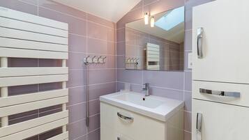 Douche, sĂšche-cheveux