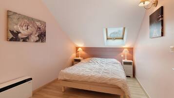 2 Schlafzimmer, BĂŒgeleisen/BĂŒgelbrett, WLAN, BettwĂ€sche