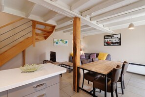 Dining - Holiday Home with Shared Pool, Wi-Fi and Air Conditioning (Saint-Geniès)