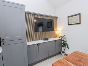 Interior - 2 Trem Y Mor (Holyhead)