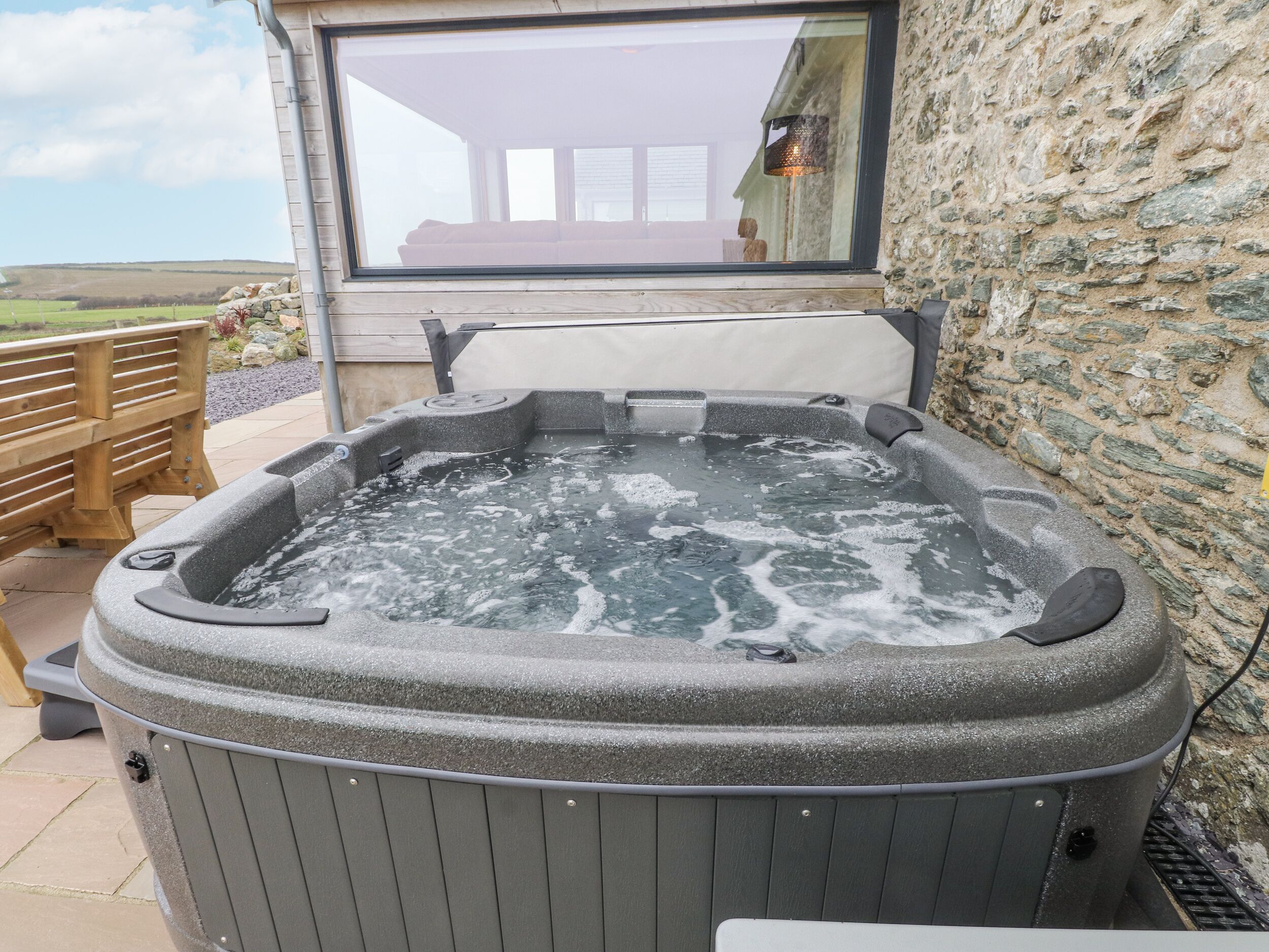 Outdoor spa tub