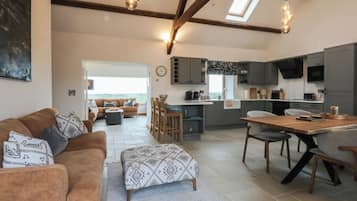 Cottage | Living area