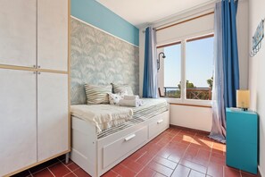 8 chambres, fer et planche à repasser, accès Internet, draps fournis