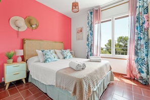 8 bedrooms, iron/ironing board, Internet, bed sheets