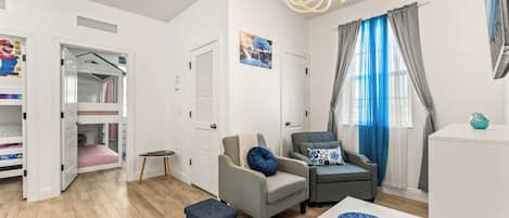 5 عدّة غرف نوم وبديكورات فريدة لكل غرفة وطراز فريد لكل وحدة ومكتب