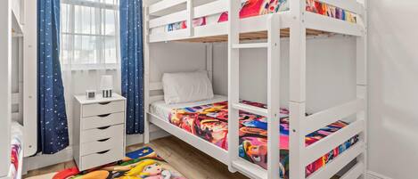 5 chambres, décoration personnalisée, ameublement personnalisé, bureau