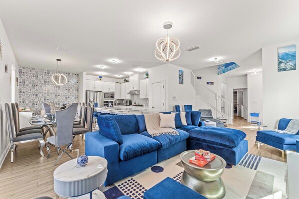 House, Multiple Beds, Patio, Garden View (Timeless Memories at Reunion Village) | Living area