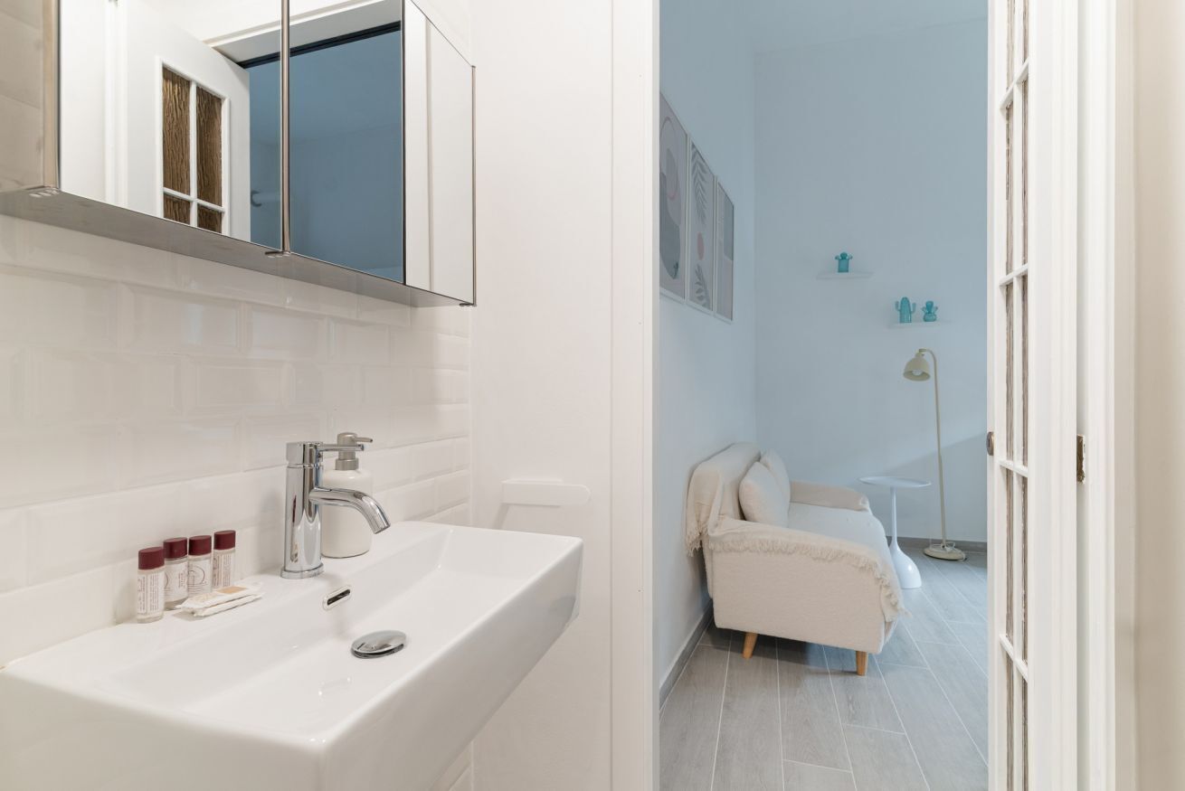 Douche, bidet, serviettes fournies