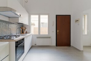 Réfrigérateur, grille-pain