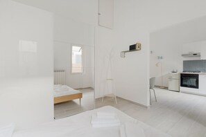 2 bedrooms, iron/ironing board, WiFi