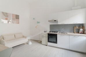 Living area - GuestHost - Patio Apartment Varesina Milano (Milan)