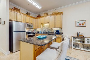 ثلاجة، ميكروويف، فرن، موقد طهي مسطح