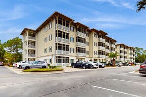 Exterior - Cozy coastal condo with shared pool,  beach access and Wifi (Santa Rosa Beach)
