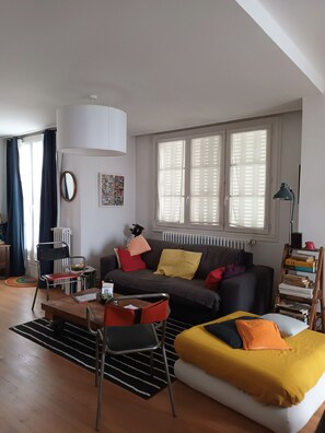 TV, DVD player, books